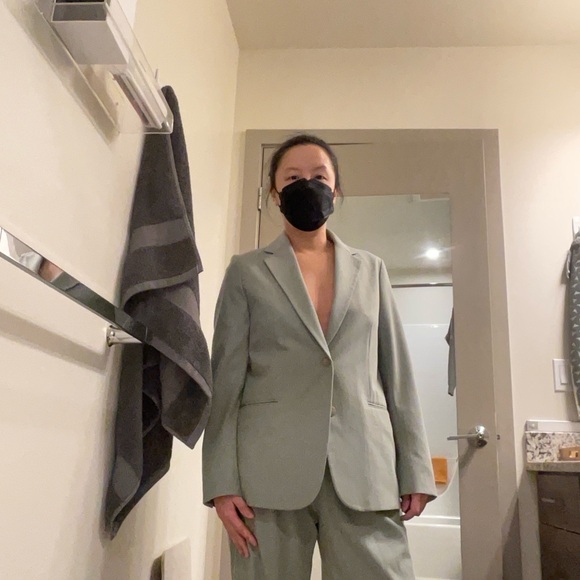Uniqlo Women's Pantsuit in Olive Green - Picture 7 of 11